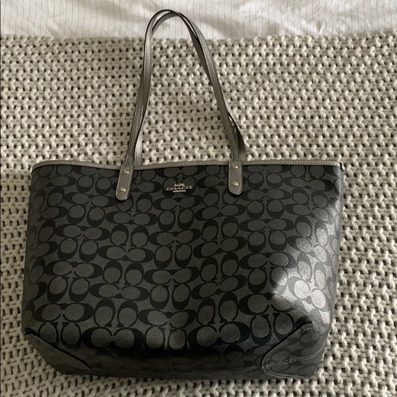 Coach Handbags - COACH tote
